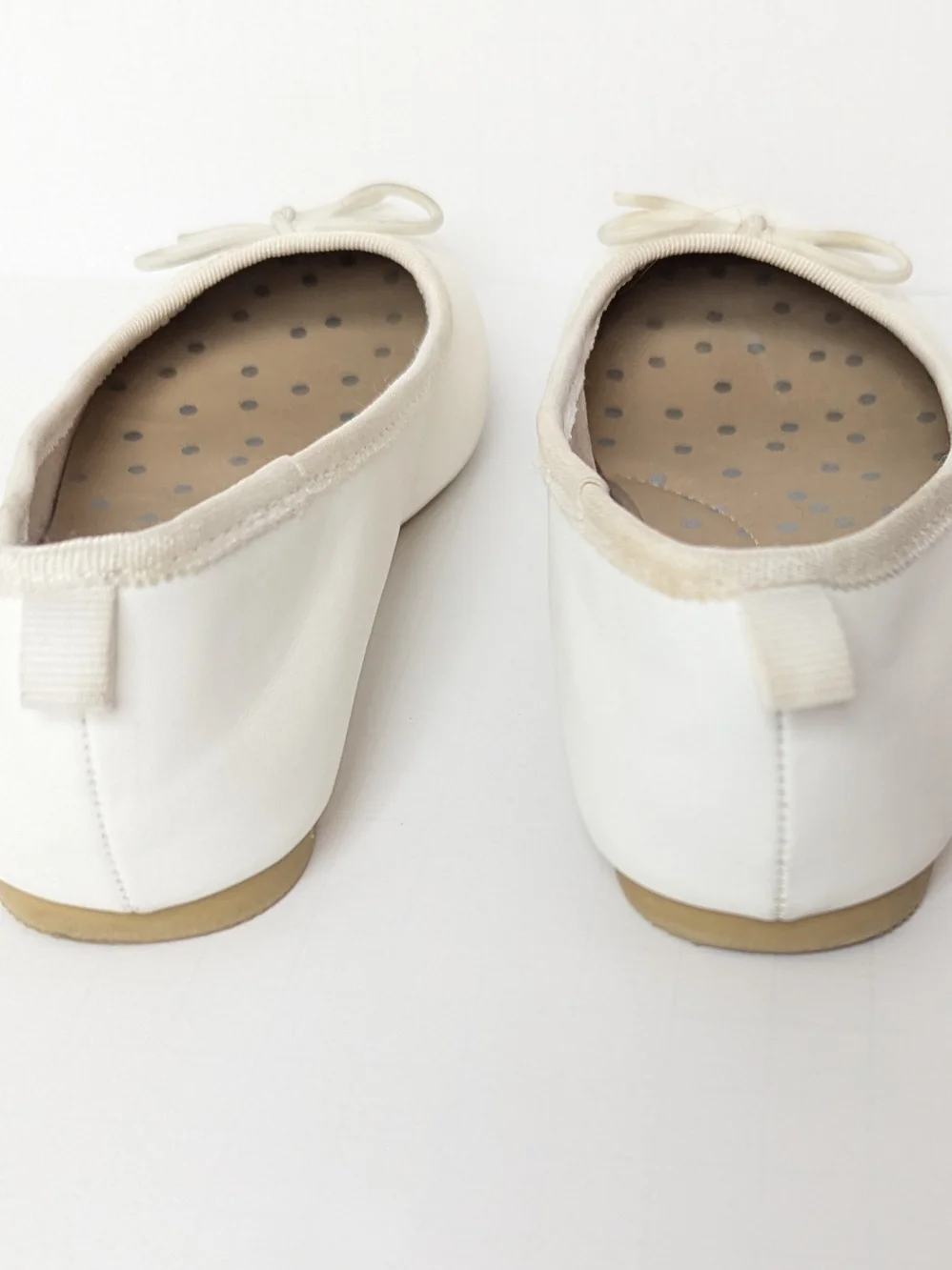Cat & Jack Girls White Ballet Flats with Bow Accent 13